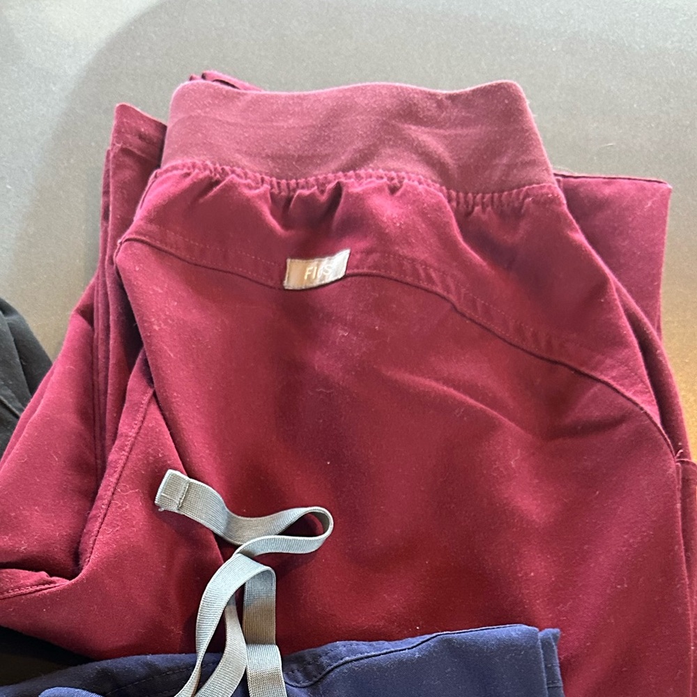 Women’s figs  Burgundy pants